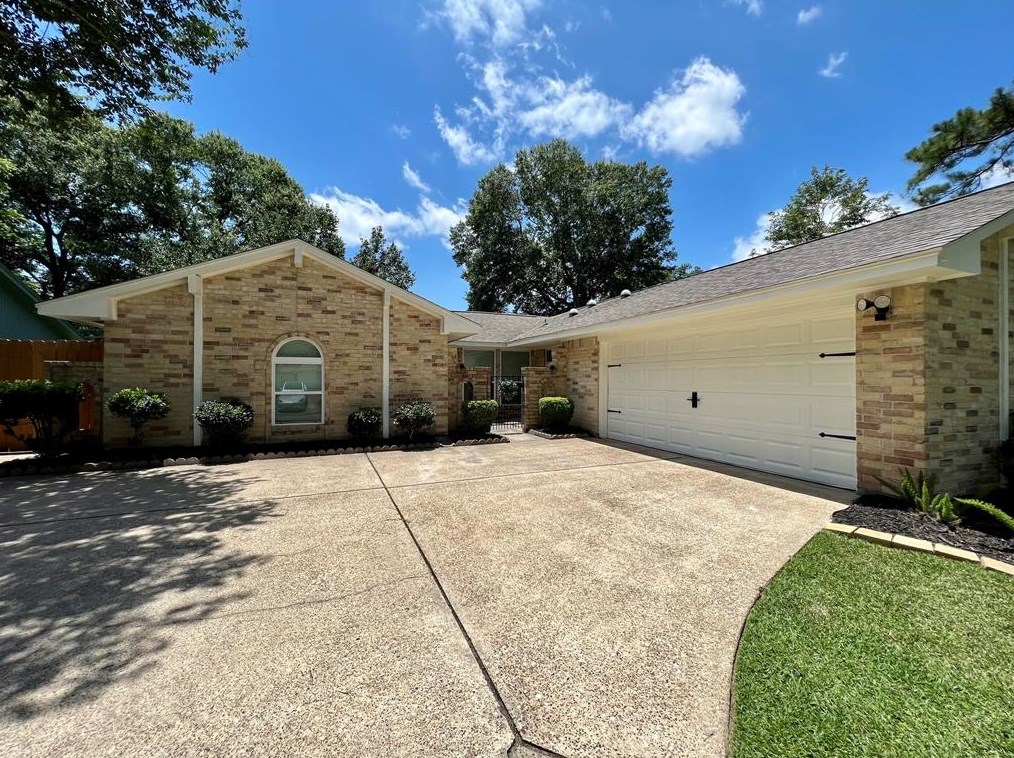 2310 Whispering Winds Ln, Humble, TX 77339