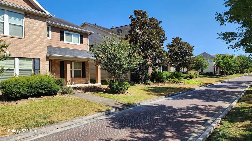 1546 Kew Garden Dr, Houston, TX 77047