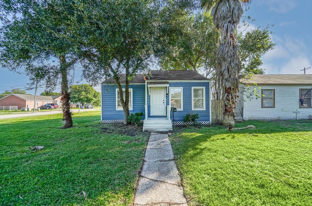 201 19th Ave N, Texas City, TX 77590