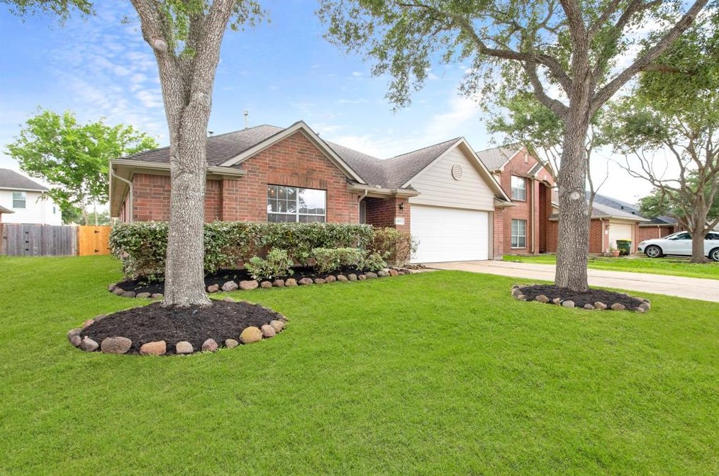 4112 Merlet Dr, Pearland, TX 77584