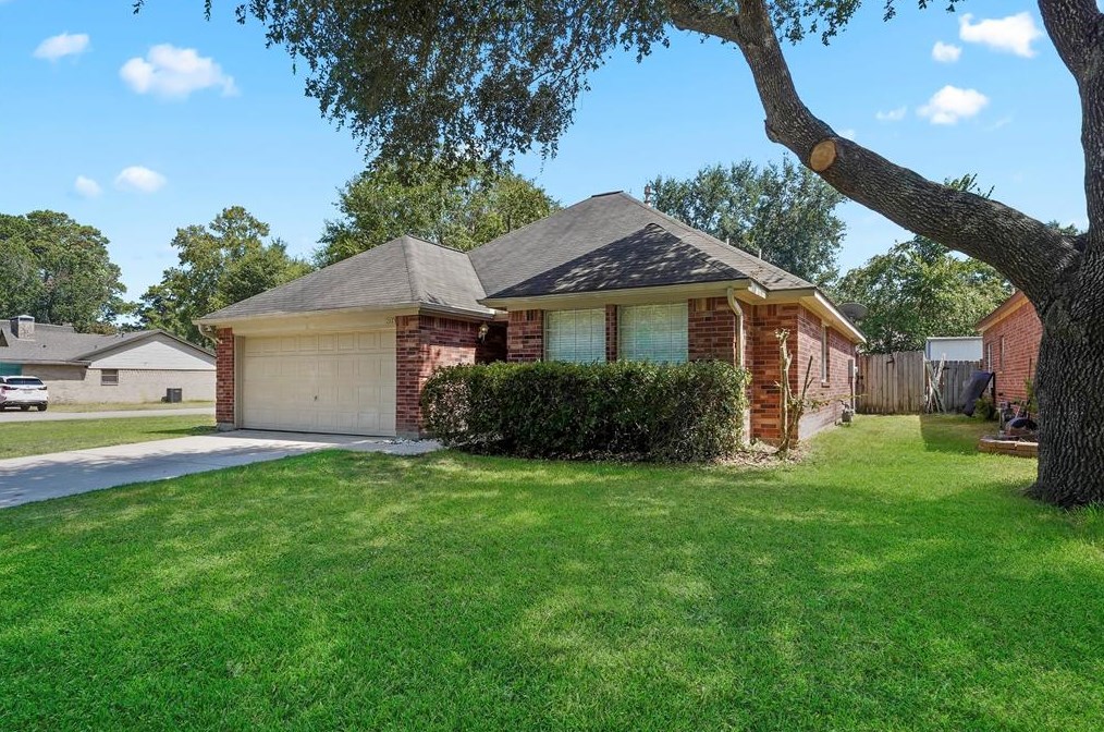 598 Sycamore Dr, Conroe, TX 77302-1093