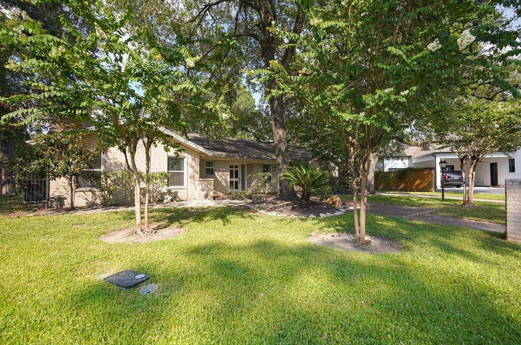 938 Magdalene Dr, Houston TX  77024-2611 exterior