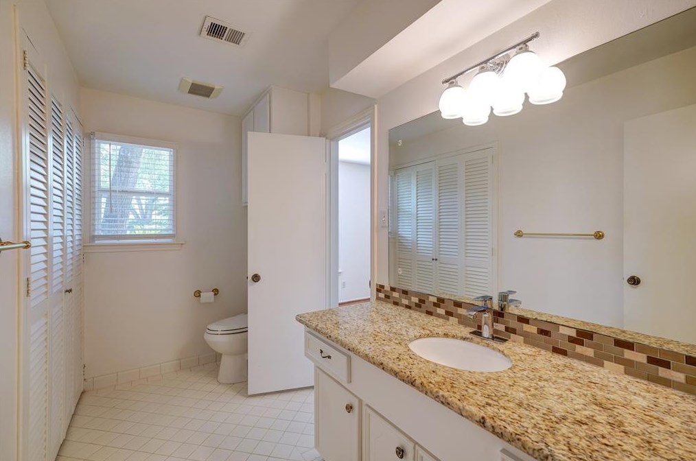 938 Magdalene Dr, Houston TX  77024-2611 exterior