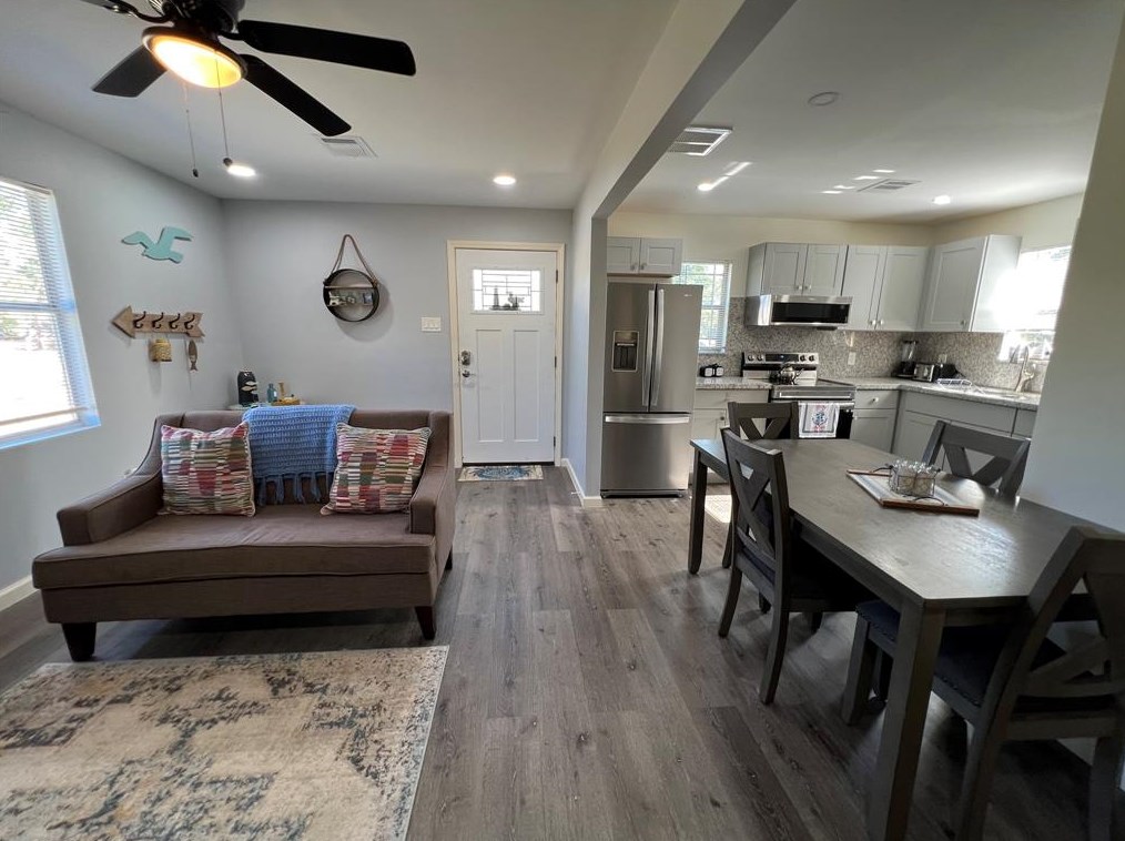 173 11th St, Onalaska, TX 77360