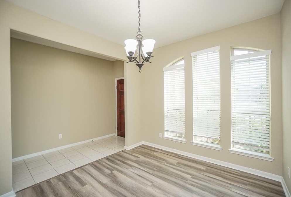 2835 Dragonwick Dr, Houston TX  77045-4705 exterior