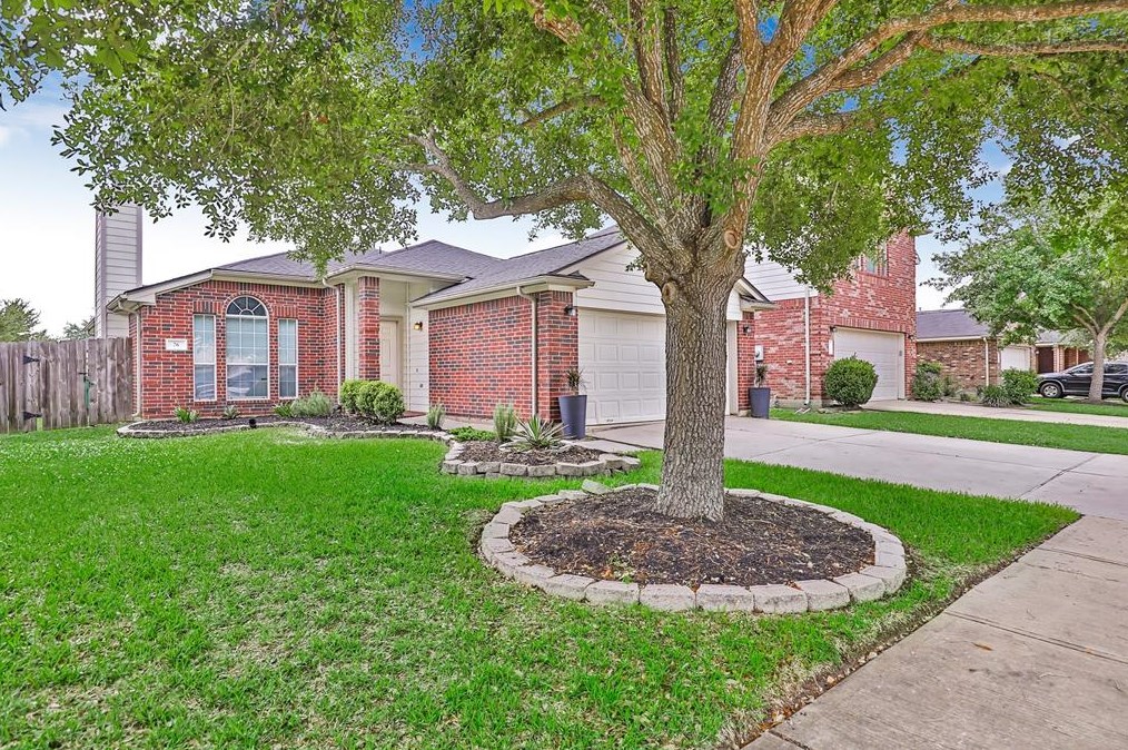 26 Huntington Bend Dr, Manvel, TX 77578