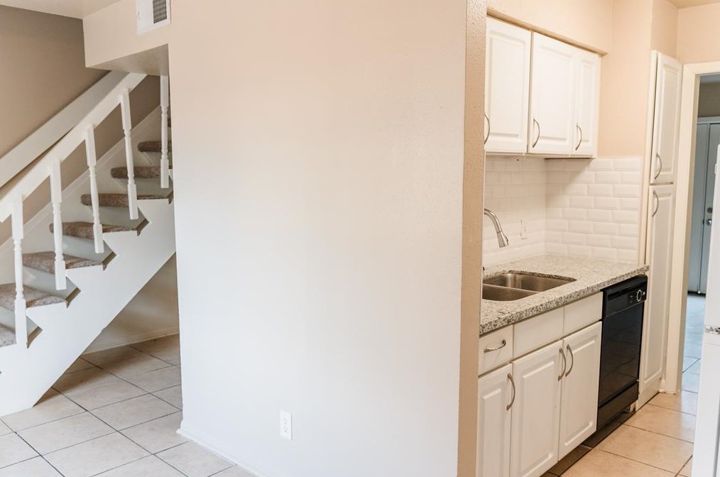 1518 Wirt Rd Apt 6, Houston, TX 77055