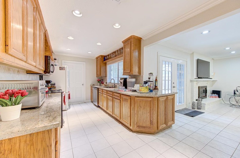 16726 Castle Fraser Dr, Houston TX  77084-2616 exterior