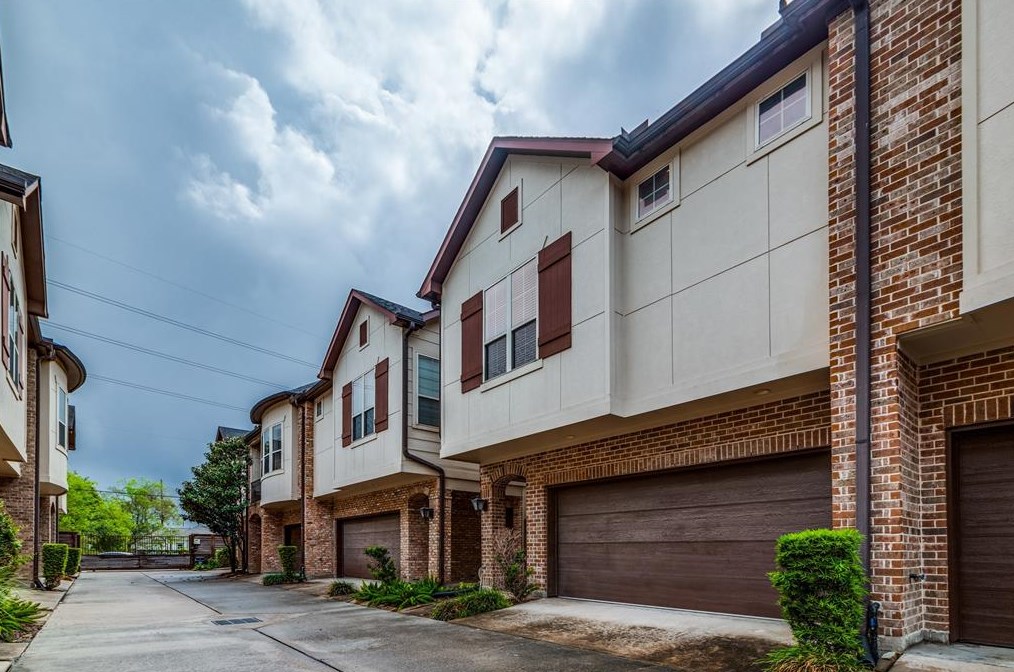 1252 Sampson St, Houston, TX 77003-3902
