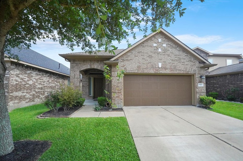 9303 Fuqua Breeze Dr, Houston, TX 77075-2077