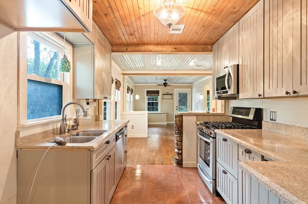 327 Reppert St, Bacliff TX  77518-1232 exterior