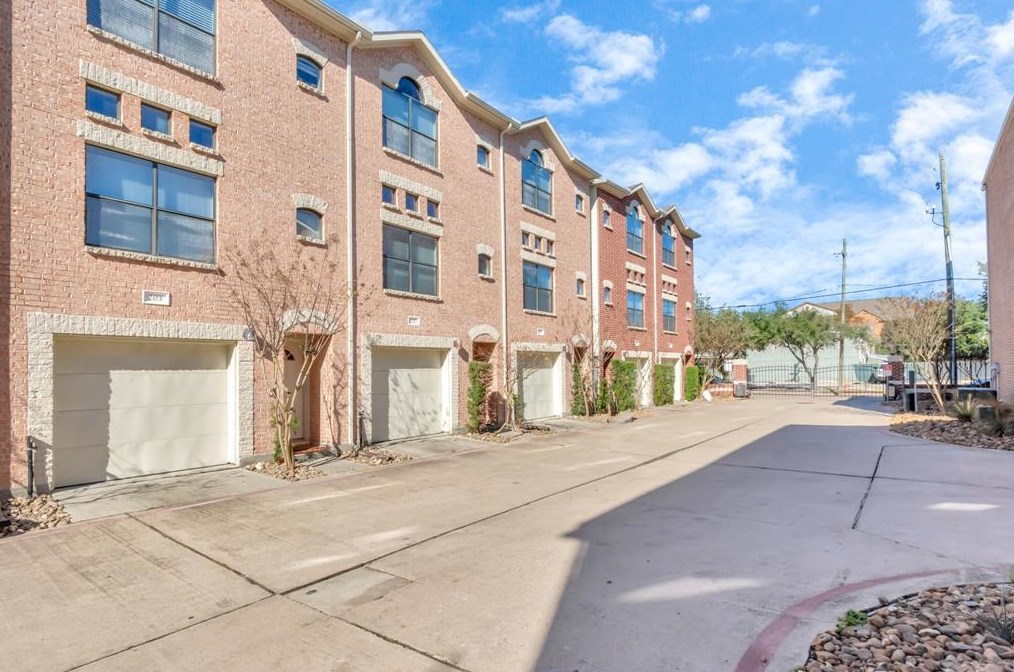 8715 Meadowcroft Dr Unit 203, Houston, TX 77063