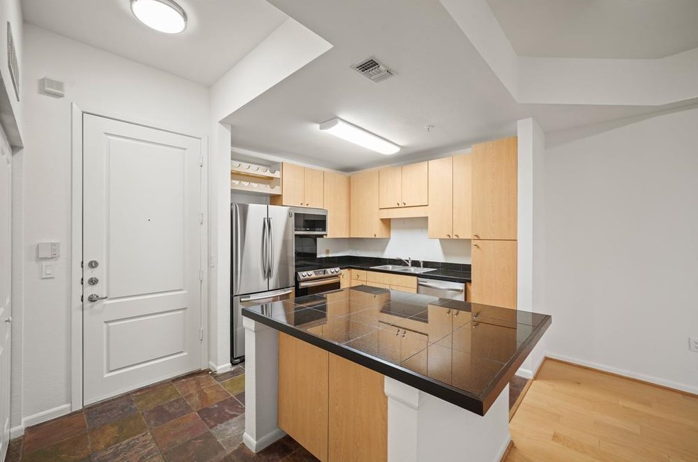 3505 Sage Rd Apt 504, Houston, TX 77056