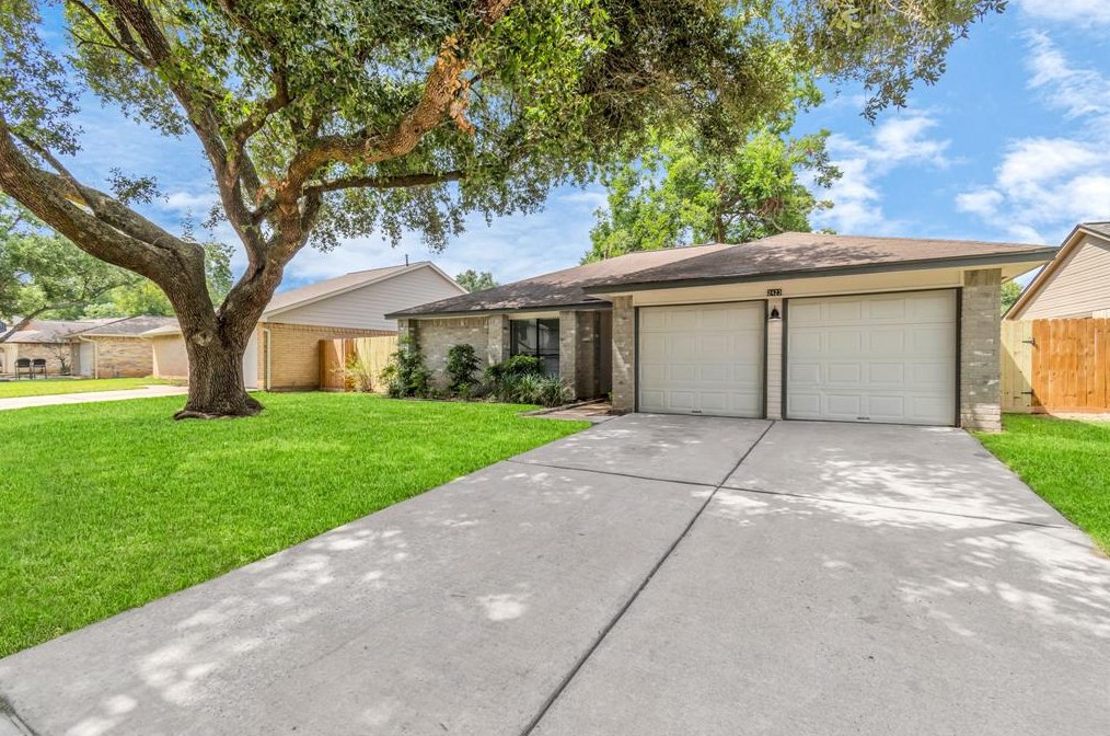 2423 Willow Bend Dr, Richmond, TX 77406