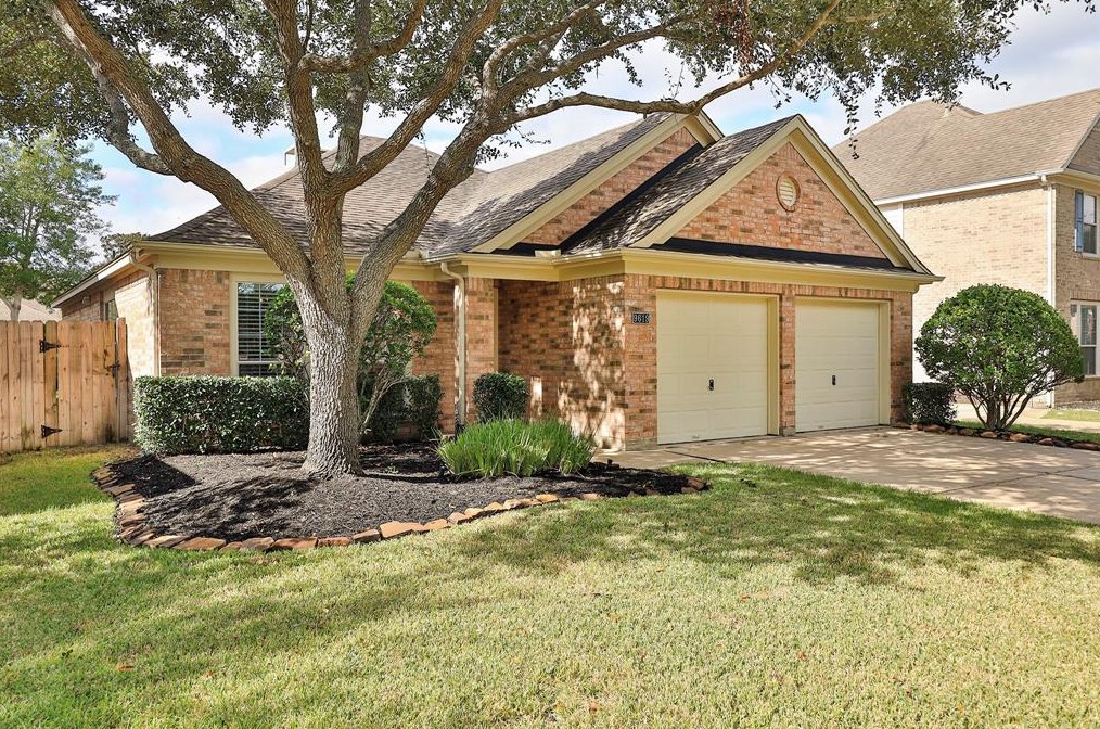 9619 Oxford Grove Dr, Houston, TX 77095
