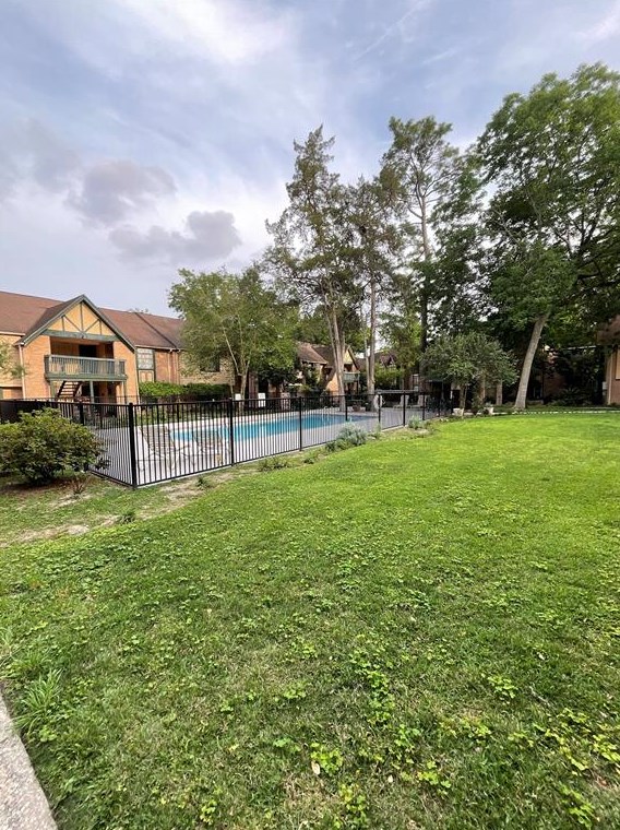 8229 Kingsbrook Rd, Houston, TX 77024-3388