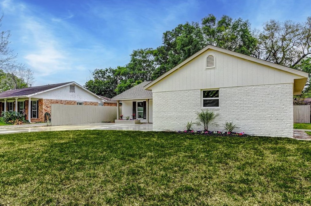 6003 Sanford Rd, Houston TX  77096-5838 exterior