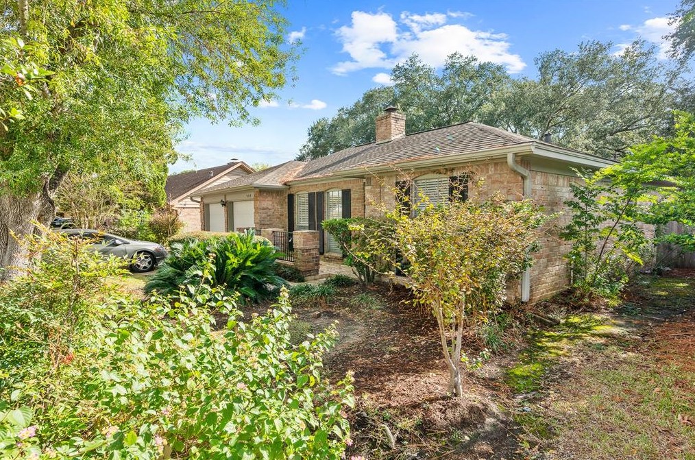 9719 Wickenburg Dr, Houston, TX 77031