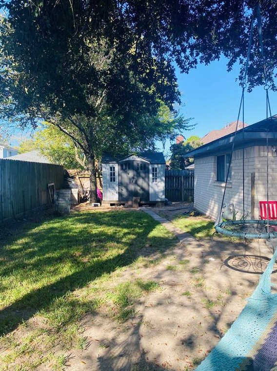 6810 Leandra Dr, Houston TX  77083-1140 exterior
