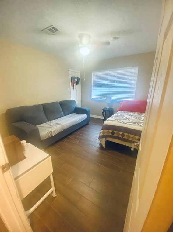 6810 Leandra Dr, Houston TX  77083-1140 exterior