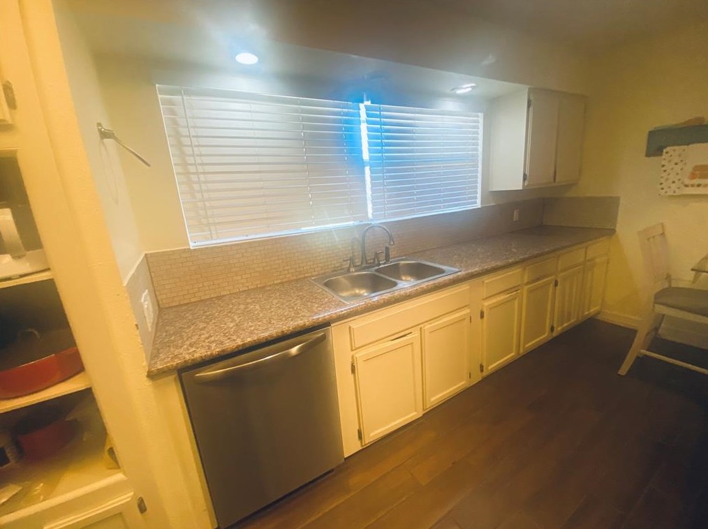 6810 Leandra Dr, Houston TX  77083-1140 exterior