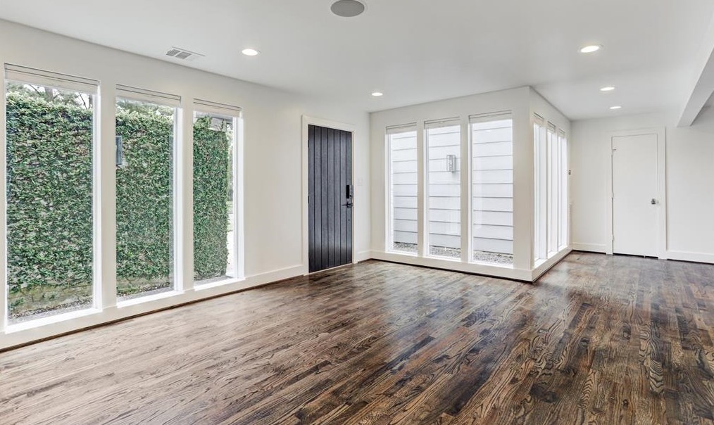 10222 Briar Forest Dr, Houston TX  77042-2400 exterior