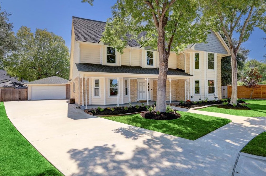 15411 Woodcote Ct, Houston, TX 77062-3227