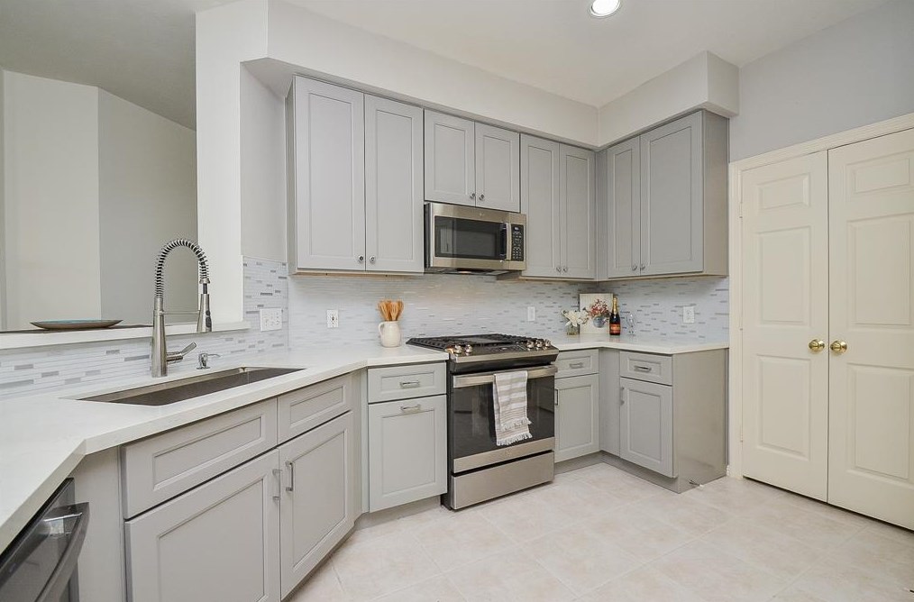 9531 Shadow Gate Ln, Houston, TX 77040-4361