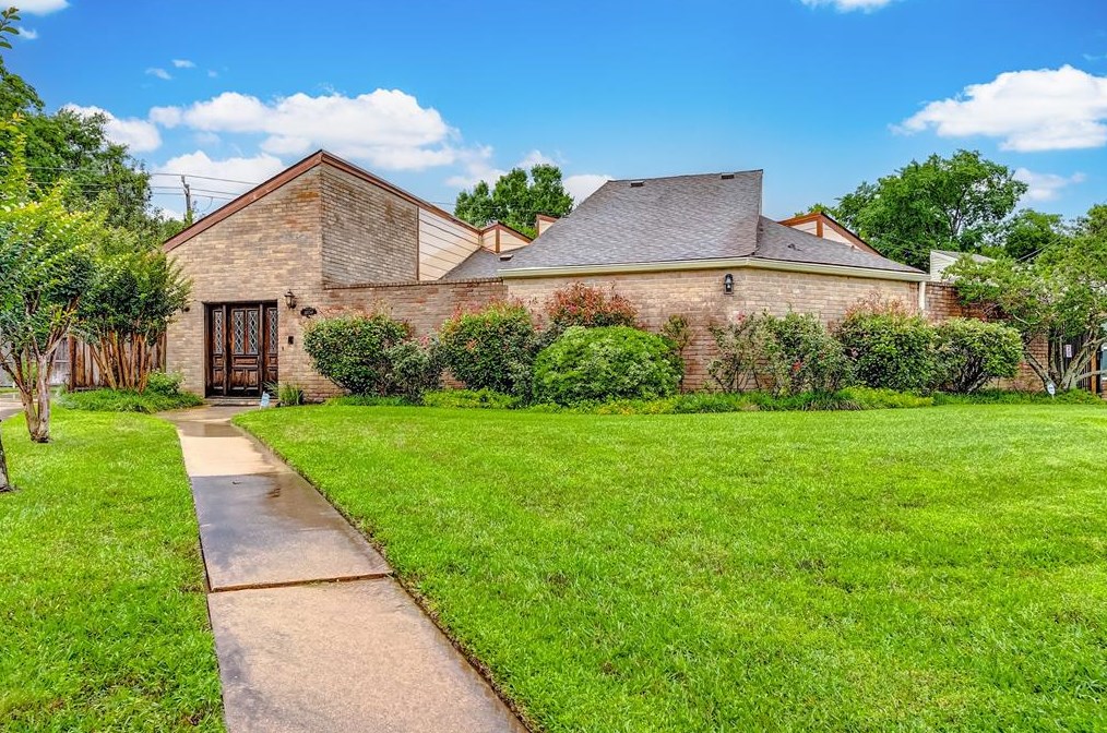 11850 Riverview Dr, Houston, TX 77077
