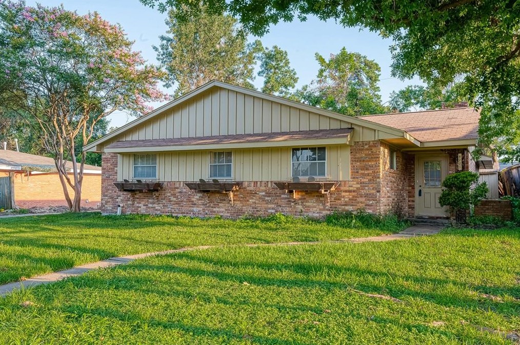 4207 Marlborough, Houston TX  77092-7531 exterior