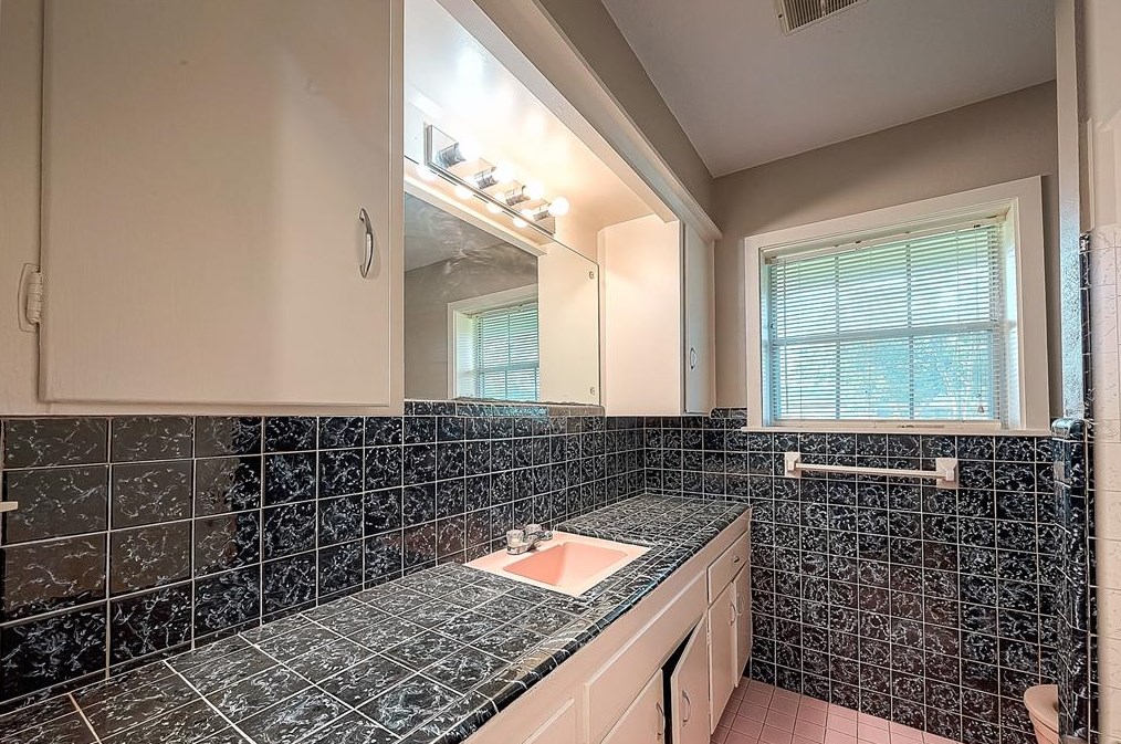 4207 Marlborough, Houston TX  77092-7531 exterior