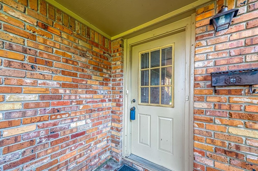4207 Marlborough Dr, Houston TX  77092-7524 exterior
