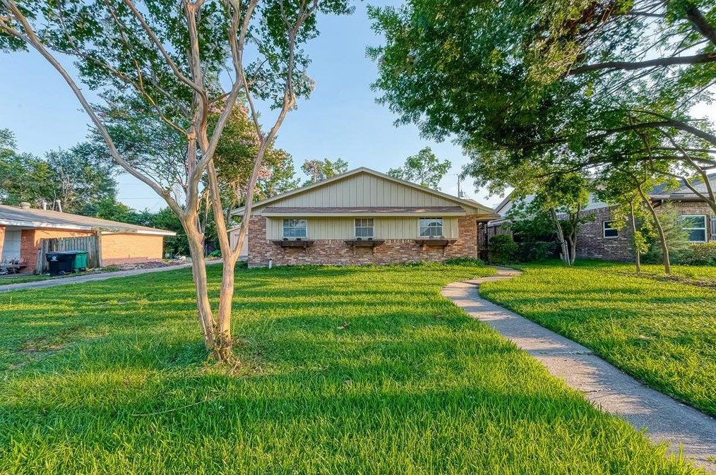 4207 Marlborough Dr, Houston, TX 77092-7524