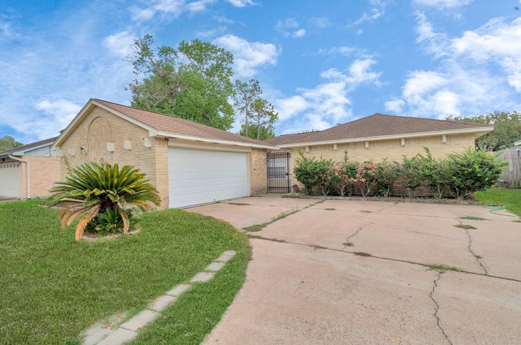 13411 Splintered Oak Dr, Houston, TX 77065