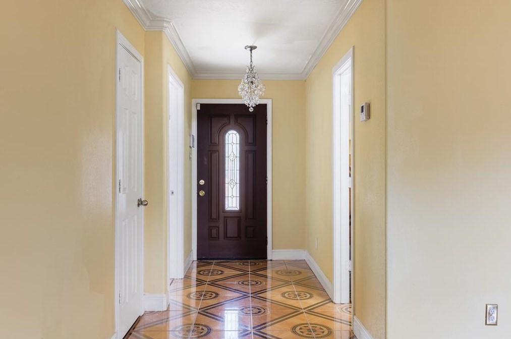 5706 Post Oak Manor Dr, Houston, TX 77085-1141