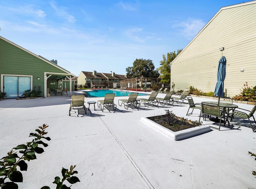 14777 Wunderlich Dr, Houston TX  77069-2894 exterior