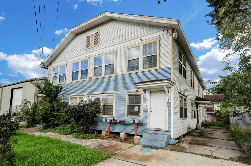 305 Roberts St, Houston, TX 77003-2405