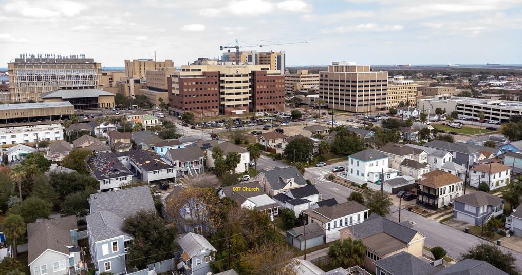 907 Church St, Galveston, TX 77550