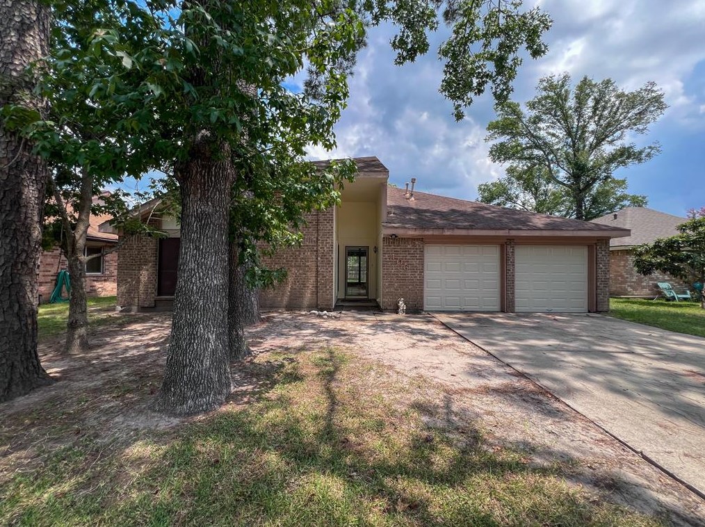406 Enfield Dr, Highlands, TX 77562