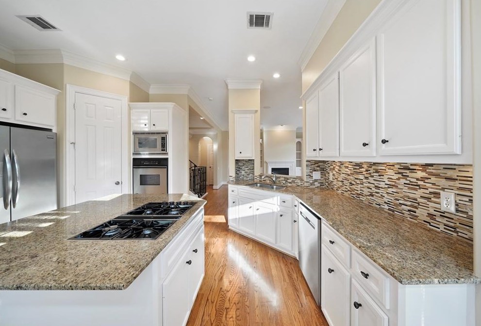 3531 Yupon, Houston TX  77006-4842 exterior