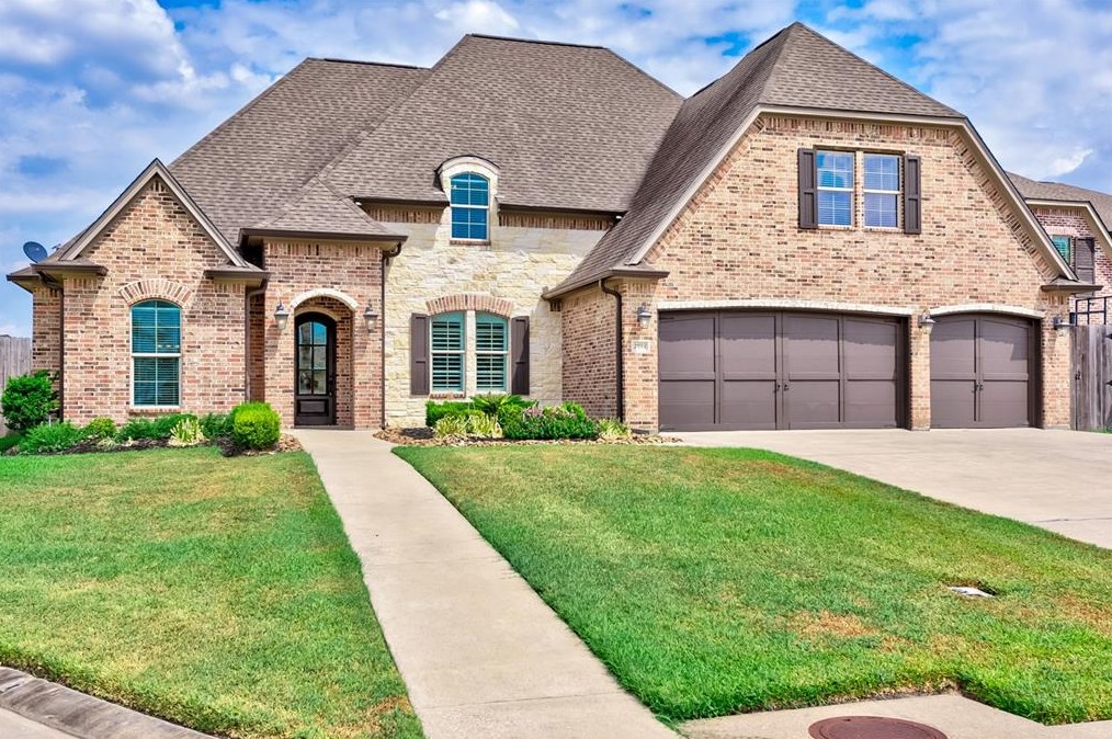 2594 Amberwood Dr, Beaumont, TX 77713-8833