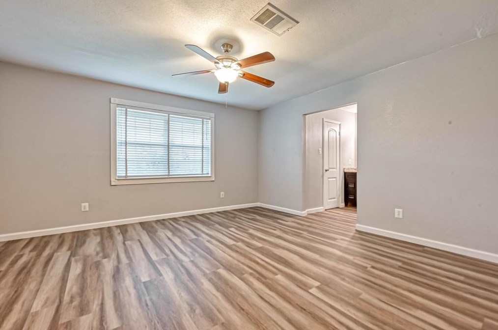 1046 Shady Trail Ln, Houston TX  77038-1833 exterior