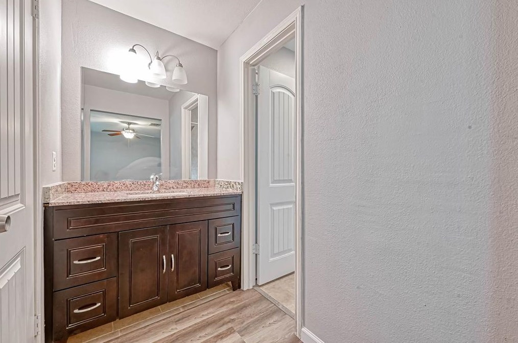 1046 Shady Trail Ln, Houston TX  77038-1833 exterior