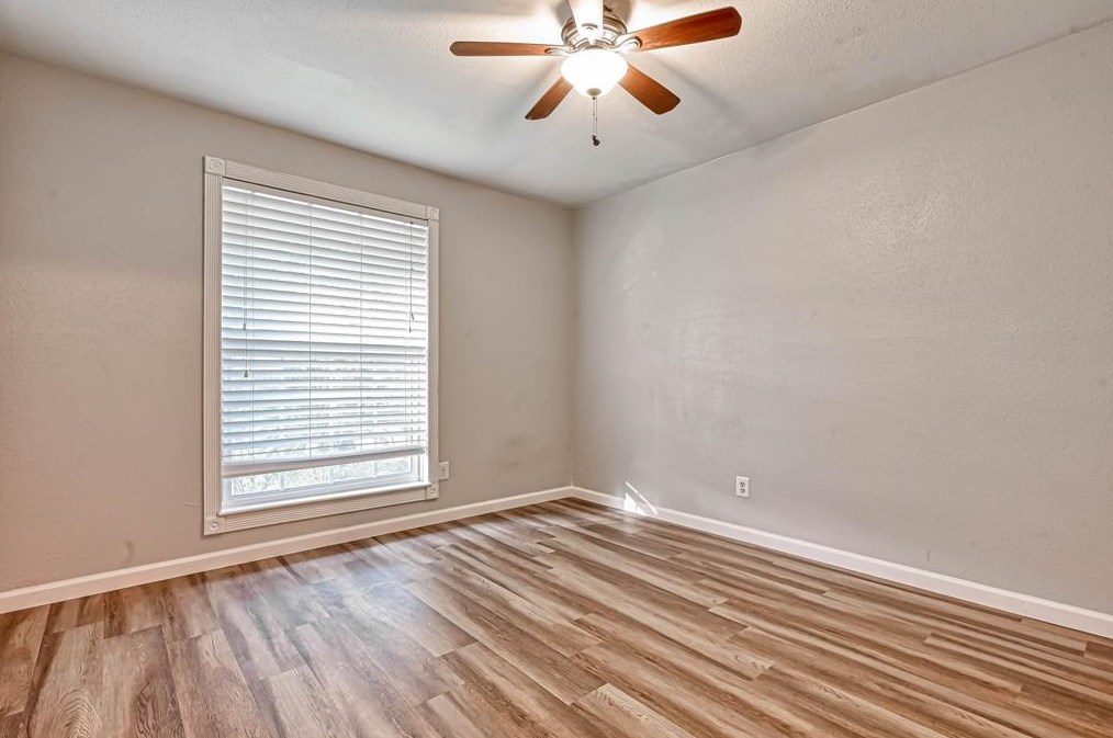 1046 Shady Trail Ln, Houston TX  77038-1833 exterior