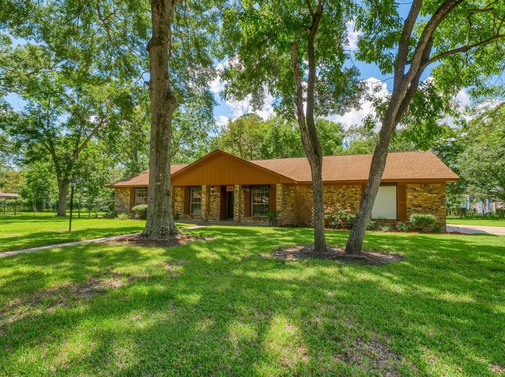 260 Wayne Dr, Richwood, TX 77531-4126