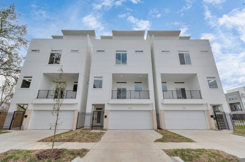 2706 Dennis St, Houston TX  77004-1648 exterior