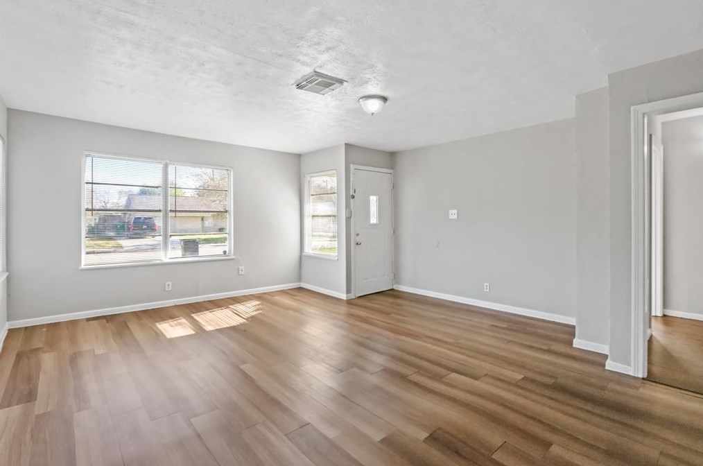 6314 Crestville St, Houston, TX 77033-1006