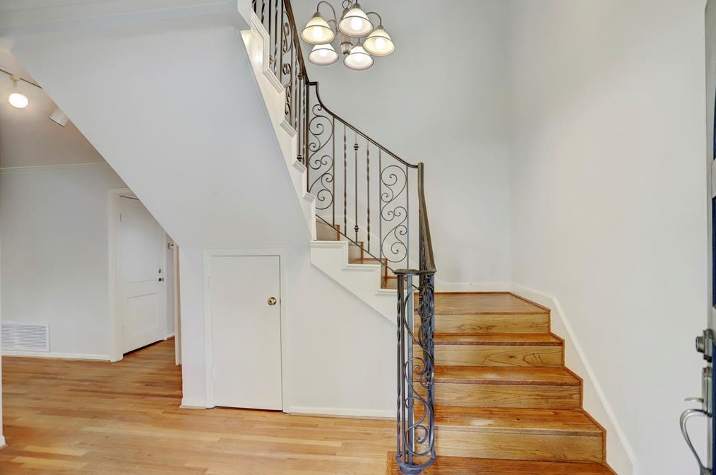 2336 Dunstan Rd, Houston, TX 77005