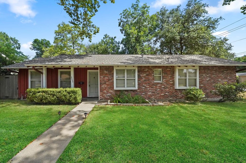 9802 Cedardale Dr, Houston, TX 77055-6112
