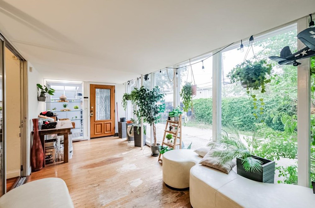 215 Marshall St, Houston TX  77006-4514 exterior